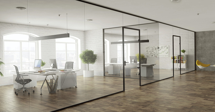 Nur gläserne Trennwände erlauben viel Licht und Transparenz bei Innenräumen, wie hier mit FrameTec Select 2.0.