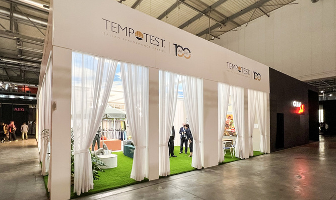 Parà Tempotest zeigt sich durch seine Kompetenz als Hersteller hochwertiger Stoffe. Alle drei ­Geschäftsbereichen sind „Made in Italy“: Sonnenschutz, Innen- und Außenmöbel sowie Nautik.