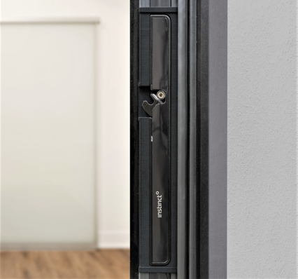 Der Verschluss mit pferdekopfförmiger Verriegelung im Rahmen