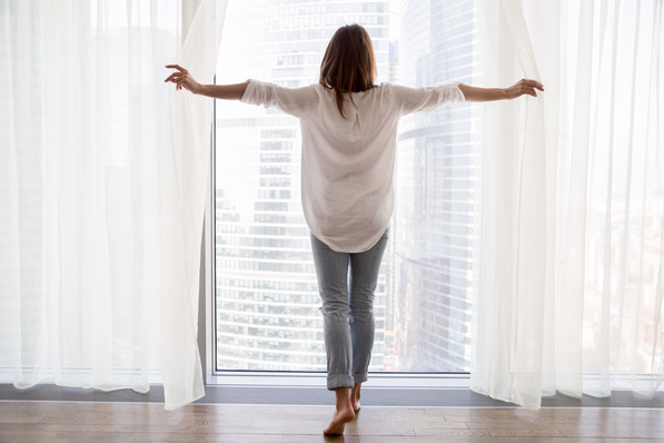 Für ein angenehmes Raumklima zu jeder Jahreszeit: Die Lüfter „ZFH 35-5“, „ZFH 40“ sowie „Arimeo Classic S“ von German Windows ermöglichen über innovative Zuluft-Elemente eine permanente Frischluftzufuhr – sogar bei geschlossenem Fenster.