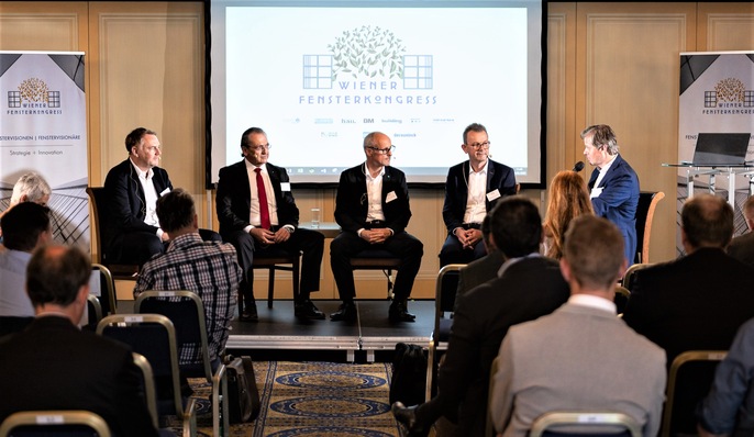 Podiumsdiskussion in Wien (v.l.): Karl Dietrich Wellsow, Walter Eichner, Bernhard Hambrügge und Ludger Martinschledde.