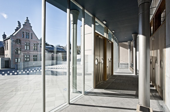 Das Brandschutz-Isolierglas Pyrobel 16 IGU sorgt im Brandfall für hohe Sicherheit und ist im Normalbetrieb ästhetisch kaum von einem Standard-Isolierglas zu unterscheiden.