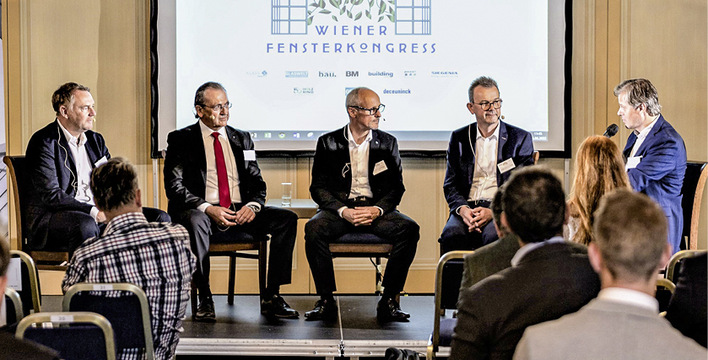 Podiumsdiskussion in Wien (v. l.): Karl Dietrich Wellsow, Walter Eichner, Bernhard Hambrügge und Ludger Martinschledde