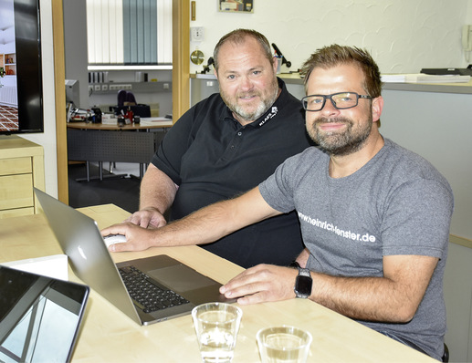 Klaes-Kundenberater Jens Johanni (l.) und Fensterbauer Jörn Heinrich