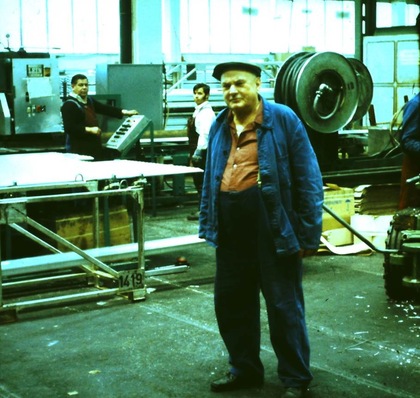 Gründervater Josef Uhl in der Produktionshalle in Vogt: