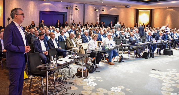 Volles Haus in Düsseldorf. Der Andrang zum Kongress war ­riesengroß, Branchenteilnehmer wollen sich ­miteinander ­austauschen.