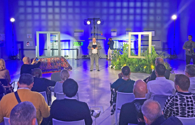 Zwei neue Fenster standen in Krakau im Mittelpunkt der Inszenierung.