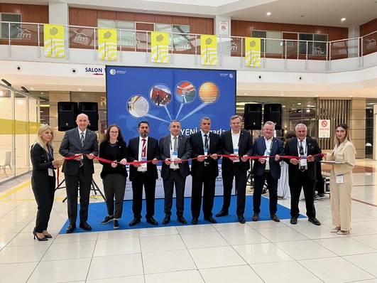 Feierliche Eröffnung der R+T Turkey im Eingangsbereich zwischen Hall 9 und 10.