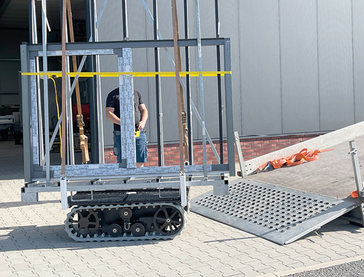 Selbst Glasgestelle kann der TT 1000 transportieren.