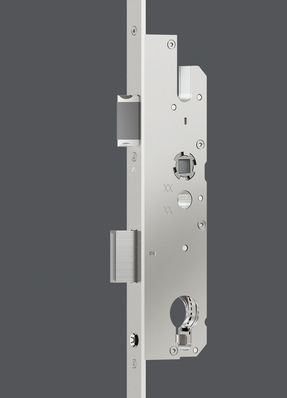 Die neue Mehrfachverriegelung KFV ONE macht sämtliche zeitintensiven Arbeitsschritte vor dem Einschieben des Schweizer Rundzylinders verzichtbar.