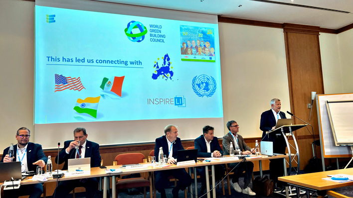 Der Vorsitzende des IVRSA (Industrievereinigung Rollladen – Sonnenschutz – Antriebe) Wilhelm Hachtel berichtete auch über das ES-SO Treffen in Faro (Portugal).