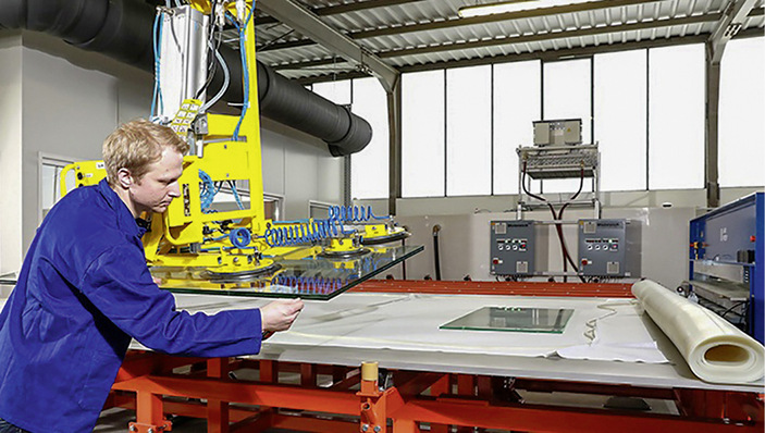 Die Lippische Glasveredelung Bastian fertigt seit Jahresbeginn ihr VSG und die Verbundgläser bis zu Maximalformaten von 2400 × 4000 mm selbst.