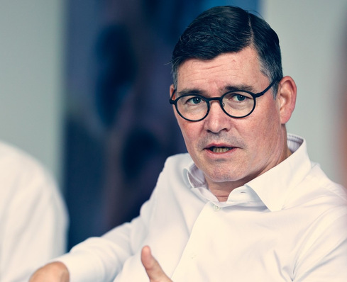 Laut Erik Boyter, CEO bei WindowMaster, findet die kontrollierte natürliche Fensterlüftung in Deutschland zu wenig Beachtung, obwohl sie nachweislich ein gesundes Raumklima fördert und Energie einspart.