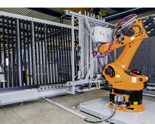 Ob in der Isolierglas-Fertigung oder bei der Glasbearbeitung, der Einsatz von Robotern nimmt weiter an Fahrt auf.