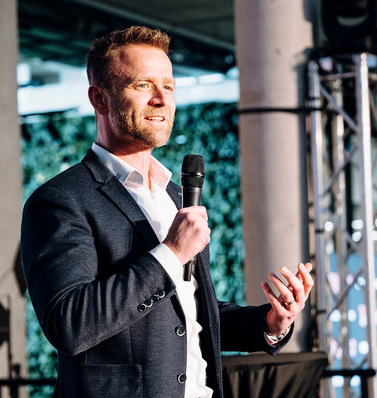 Geschäftsführer Stefan Holtgreife „live on Stage“ auf der Quality Partner Conference 2023.