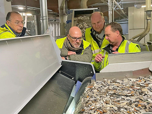 „Durch den Einsatz von unseren Rezyklaten in drei Ländern sind wir ein bestimmender Player auf dem europäischen Markt,“ sagt Carsten Heuer, CEO REHAU Window Solutions (2.v.r.).