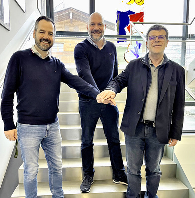 CRL und AustrianSkills besiegeln ihre Kooperation: v. l. Johannes Fiechtl, Fachberufsschule Glastechnik in Kramsach; Dominik Hinzen, Geschäftsführer CRL  und Walter Stackler, Glaser-Bundesinnungsmeister (A)