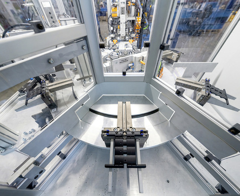 Blick ins Innere der neuen High-Tech-Anlage, mit dem eine weitere Automatisierungsstufe in der SecuFix-Fertigung implementiert wurde.