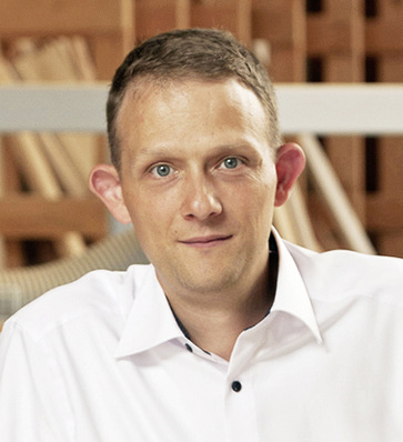 Marc Schütt ist Schreinermeister und öffentlich bestellter und vereidigter Sachverständiger im Tischlerhandwerk.