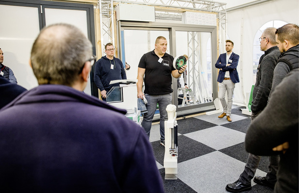 Die Live-Montage eines Hebe-Schiebe-Elements des Gealan-Systems S 9000 war ­einer der Höhepunkte des Praxistages.