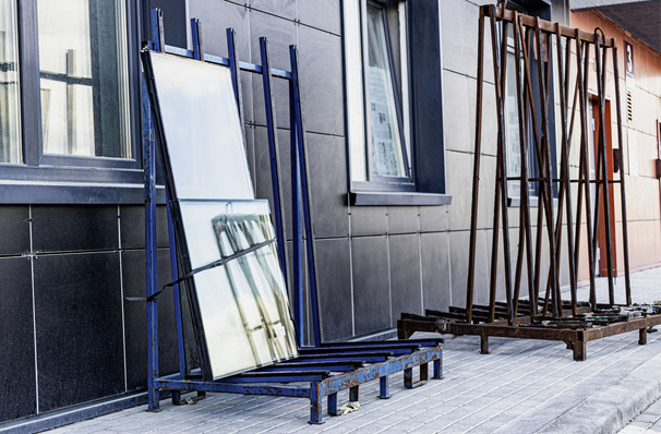 Traurige Praxis: Ist ein Gestell erstmal auf einer Baustelle abgeladen, wird es schwer, es zeitnah zurückzubekommen, um es wieder für einen neuen Einsatz einzusetzen. 