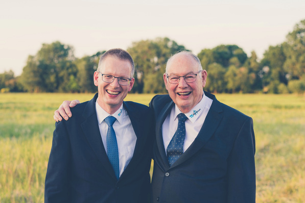 Ein Bild am Rande des 40-jährigen Jubiläums von TS Aluminium 2017: Rudolf Trauernicht mit seinem Sohn und Nachfolger Rainer Trauernicht.