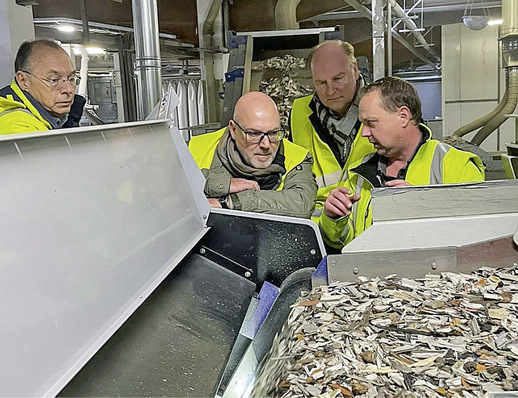 „Durch den Einsatz von unseren Rezyklaten in drei Ländern sind wir ein bestimmender Player auf dem europäischen Markt,“ sagt ­Carsten Heuer, CEO REHAU Window Solutions (2. v. r.).