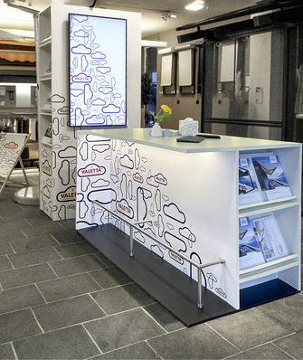 Präsentationen lassen sich auf beiden Bildschirmen bequem und tagesaktuell über die Valetta-Website abrufen und mittels Funktastatur und einem Touchpad bedienen.