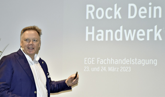 Geschäftsführer Dr. Markus Pauli gab einen Ausblick auf die Tagung und empfahl, sich jetzt noch stärker auf das Sanierungsgeschäft einzulassen.