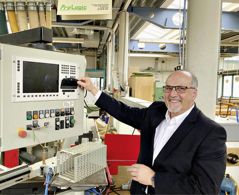 Ja, das gibt es noch, ein 3,5 Zoll Diskettenlaufwerk.