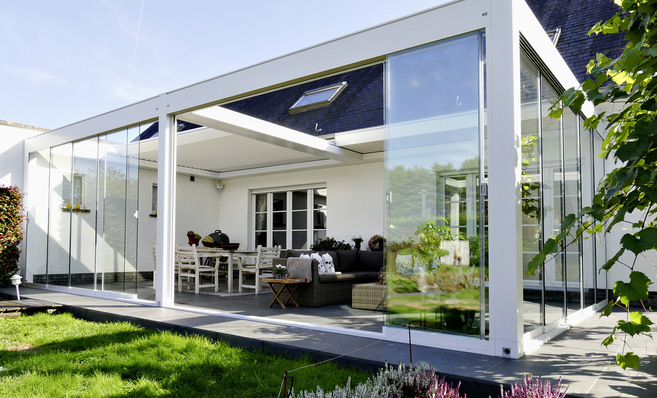 Die Vorteile des Kedry Skylife bestehen aus einem Dach mit verschiebbaren Lamellen, die es ermöglichen, die ­Intensität des Lichts und der Belüftung je nach den Wetterbedingungen einzustellen.