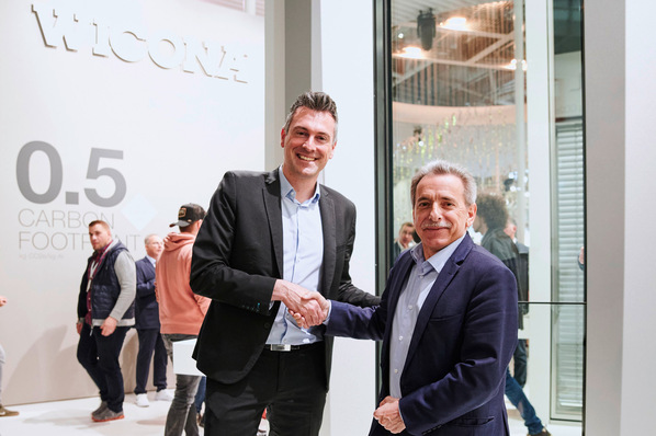 Vorreiter für die Kreislaufwirtschaft: Bruno Mauvernay (l.), Direktor des Geschäftsbereichs Glasfassaden bei Saint-Gobain und Henri Gomez , Vice President bei Hydro Building Systems. 