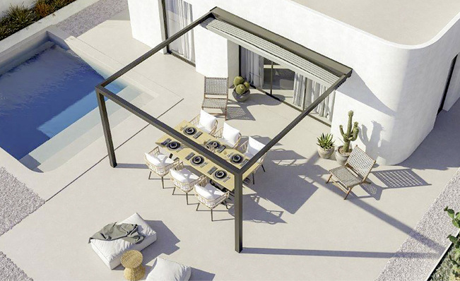 Die neue Pergola ist sowohl als freistehende als auch als wandmontierte Version erhältlich. 