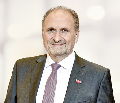﻿Hans-Peter Wollseifer ist seit 2010 Präsident der HWK Köln. Von 2014 bis 2022 war er Präsident des Zentralverbandes des Deutschen Handwerks (ZDH).