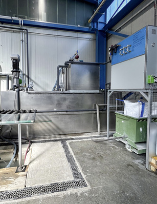 Die Filtraglass Wasseraufbereitungs-Anlage können aufgrund des modularen Aufbaus leicht an Kapazitäts­erweiterungen des Glasbetriebs angepasst werden. Hier einen Anlage im Werk von Reli Glas in Eppingen.