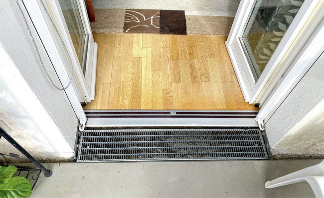 Die über 26 Jahre alten barrierefreien Magnet-Nullschwellen im Münchner Mathildenstift funktionieren bis heute selbst in 2-flügeligen Türen problemlos.