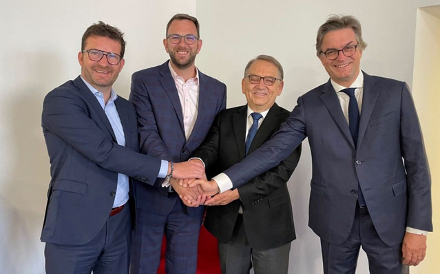 v.l.: Jean-Pierre Liebot (President der Groupe Liebot), Carl Struth + Reinard Walter (Co-Aktionäre der PaX AG),  Bruno Leger (Generaldirektor der  Groupe Liebot).