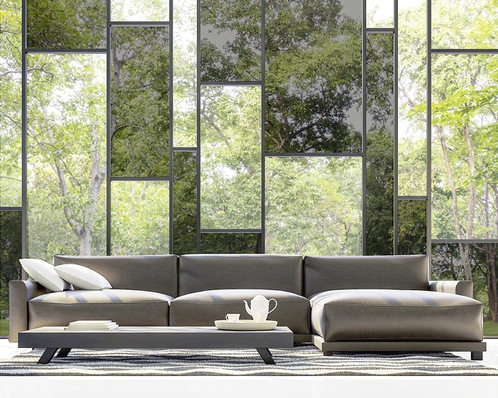 Modernes Wohnzimmer mit Blick auf den Garten und verschieden geschalteten Halio-Gläsern.