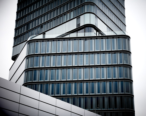 State of the Art Fassadengläser für den Porsche Tower: Bei der Beschichtung Ornilux design lines setzt arcon auf ein spezielles Verfahren, um die sichtbaren Markierungen auf Position 1 der Glasscheiben anzubringen.