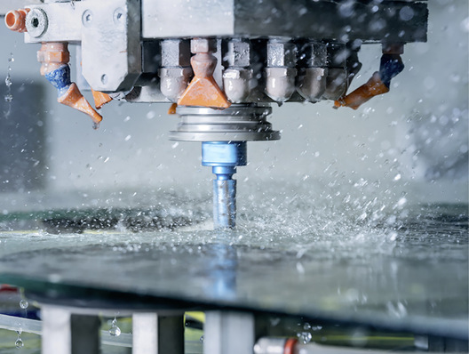  Die CNC-Bearbeitung ist einer der Schwerpunkte bei Reli-Glas.