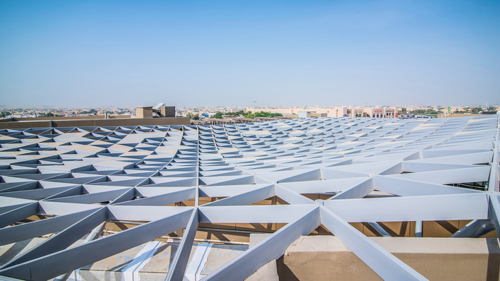 Mirdif Avenue Mall in Dubai: Mit Schüco Grid2Shell lassen sich dreidimensional frei ­geformte Dach- und Fassadenkonstruktionen effizient planen und einfach ausführen.