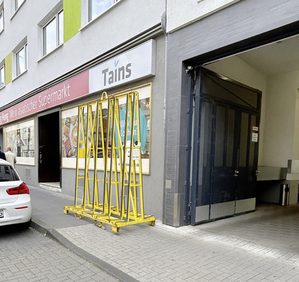 Damit keines der Gestelle verloren geht und der Besitzer immer weiß, wo genau jedes einzelne Gestell steht, lassen sich diese heute mit GPS-Trackern ausstatten. 