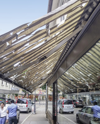 Eine defekte Neubespannung muss nicht gleich das Aus für die Markise bedeuten. Hier sollte ordentlich geprüft werden, in welchem Zustand die Markise sich befindet, bevor über eine Erneuerung und damit verbundene hohe Kosten entschieden wird. 