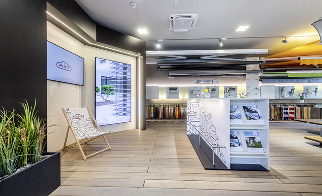 Der neue digitale Schauraum verändert das Kauf­erlebnis und bietet zahlreiche interaktive Funktionen. Er unterstützt die Endkunden bei der Entscheidungs­findung und bietet den Fachhändlern eine neue Verkaufs­möglichkeit.