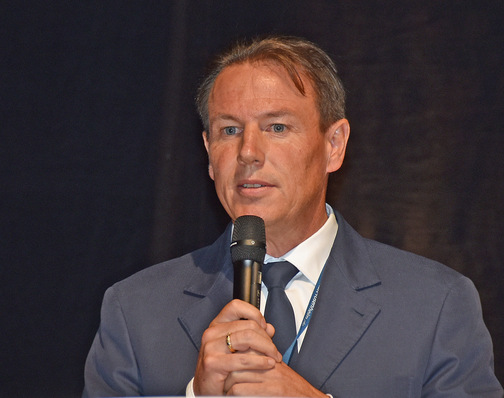 Präsident des Finstral-Verwaltungsrat: Joachim Oberrauch, Sohn des Finstral-Gründers Hans Oberrauch in der Podiumsdiskussion auf den Rosenheimer Fenstertagen.