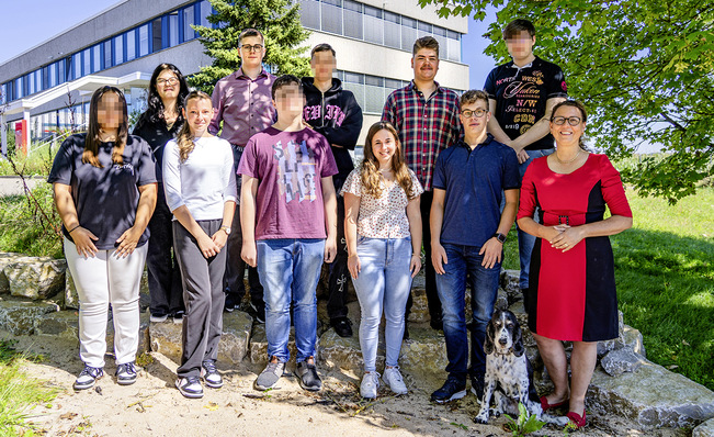 In diesem Jahr begrüßt Reflexa gleich vier Auszubildende zur Industriekauffrau bzw. zum Industriekaufmann, eine technische Produktdesignerin, zwei Fachinformatiker in der IT sowie zwei Auszubildende zum Rollladen- und Sonnenschutzmechatroniker.