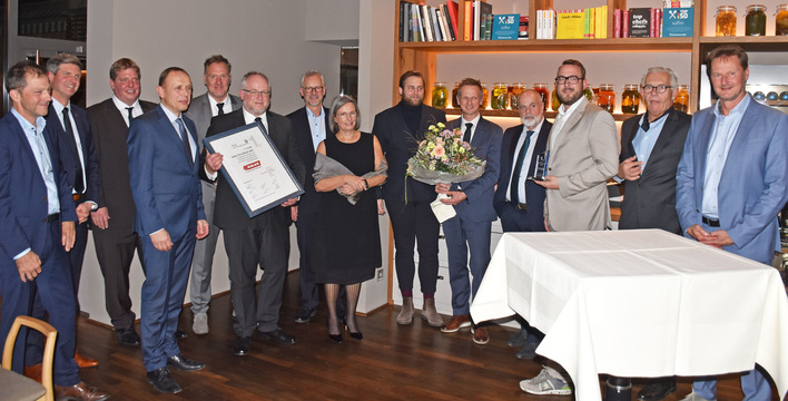 In der Feierstunde am 08. November in Ulm. In der Bildmitte zu sehen: Andrea Berghofer, Geschäftsführerin bei Adler