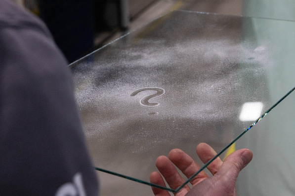 Seit kurzem sind in der EU Produkte verboten, denen bewusst Mikroplastik zugesetzt wurde. Das betrifft auch die Glasverarbeiter.