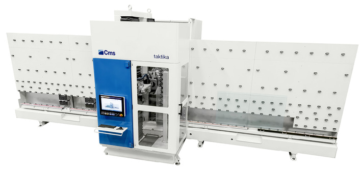  Das kompakte, vertikale Bearbeitungszentrum Taktika findet selbst in kleinen Werkstätten einen Platz. 