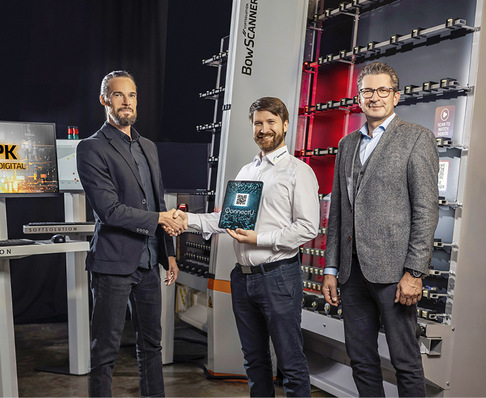 v. l.: Christian Platzer (adminIQ GmbH), Georg Aigner (Quality Manager) und Thomas Schuller (Softsolution CEO) besiegeln ihre strategische Partnerschaft.